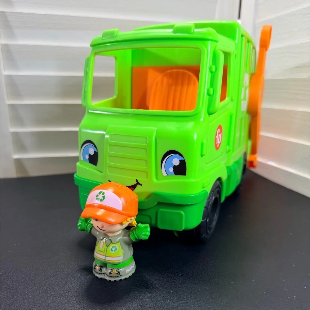 Fisher-Price Little People Recycling Truck Toy with Figure and Sounds